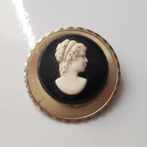 Vintage Cameo Brooch